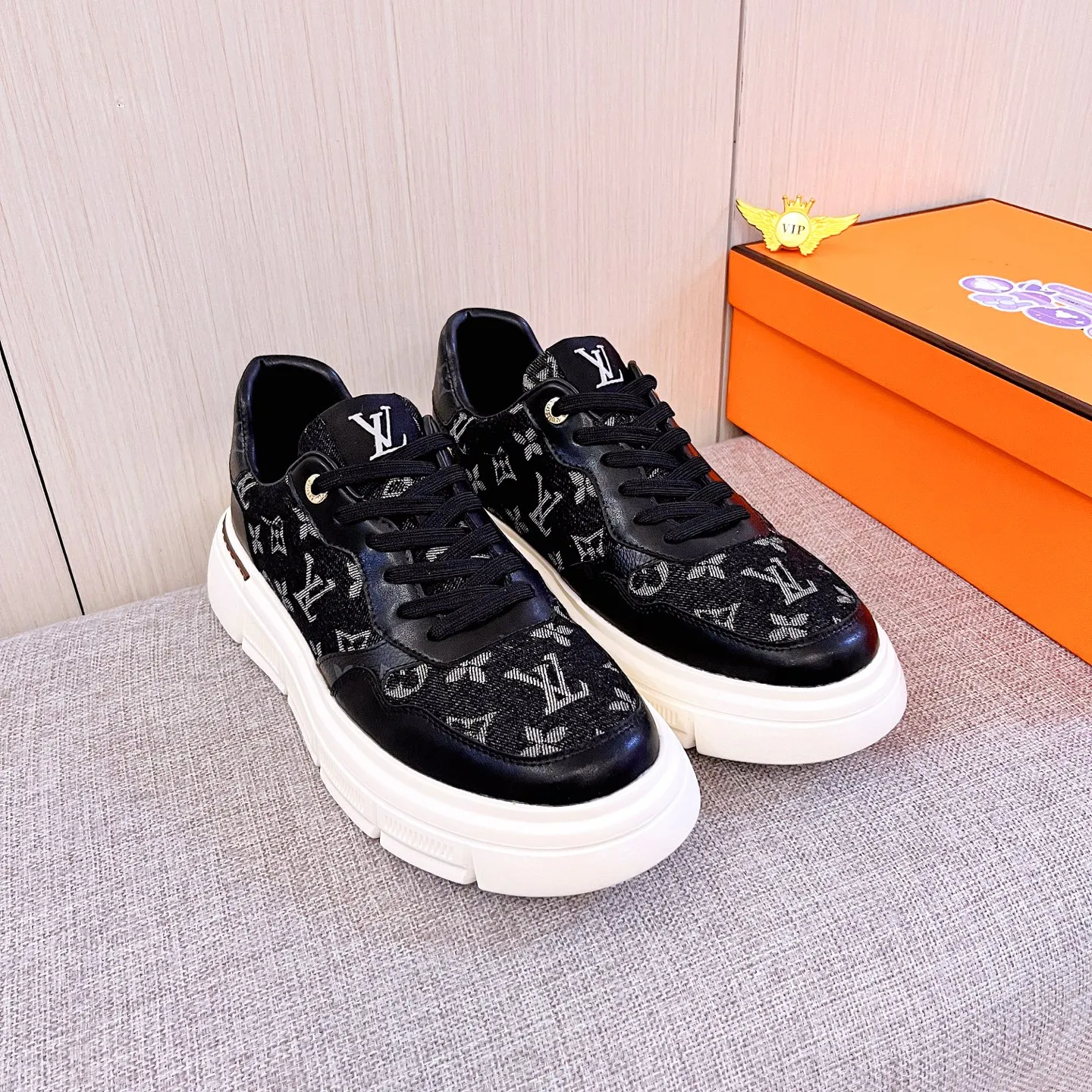 Men's shoes 💰 420 men's shoes 💰 [LV] 🔥 Louis Vuitton high-end men's shoes brand official website 1:1 latest masterpiece: uppers are made of Italian imported first-layer cowhide with comfortable and breathable lining ➕ original non-slip and wear-resistant outsole 🔥, making walking more convenient and comfortable! An exclusive new model, a stunning work, a beautiful 1:1 replica [color] compared to the official quality! Create a fashionable personality to set off your uniqueness! A must-have for trendy men! Classic 🔥Size: 38-44 Color: 🔥 2⃣️colors available🔥.